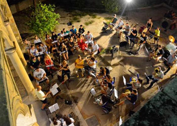 Un ensayo de la Agrupación Musical Ubetense (AMU) en los Honrados Viejos para los conciertos de verano