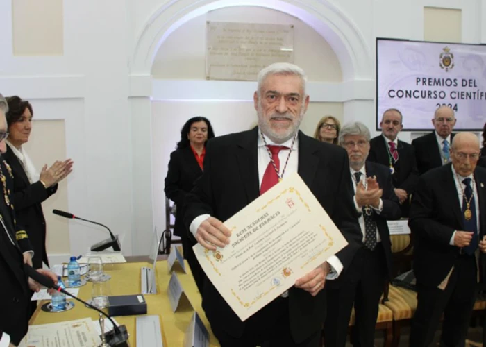 La Real Academia Nacional de Farmacia, premia al grupo de investigación UCM de Terapias Avanzadas, génica y celular, para el tratamiento de coagulopatías congénitas, dirigido por el catedrático, Dr. Antonio Liras